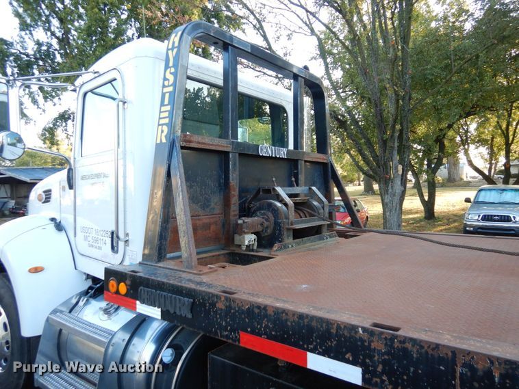 image for item DS1469 2012 Peterbilt 348  rollback truck