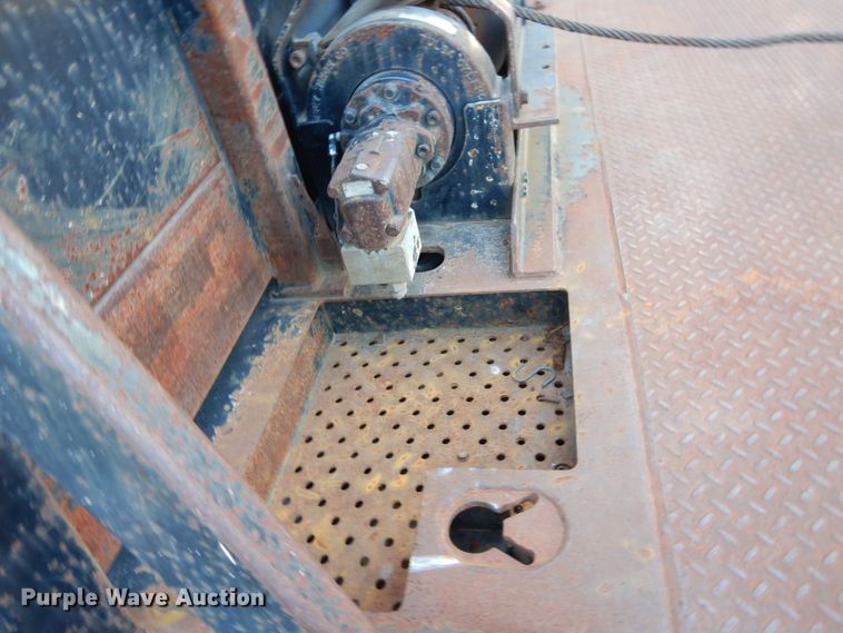 image for item DS1469 2012 Peterbilt 348  rollback truck