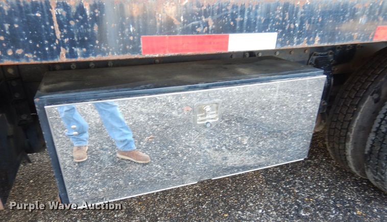 image for item DS1469 2012 Peterbilt 348  rollback truck