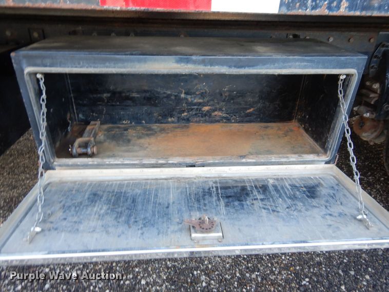 image for item DS1469 2012 Peterbilt 348  rollback truck