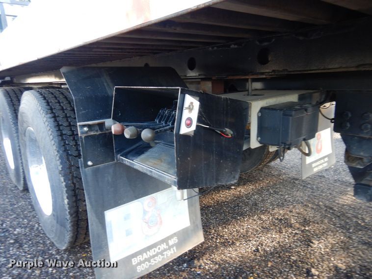 image for item DS1469 2012 Peterbilt 348  rollback truck