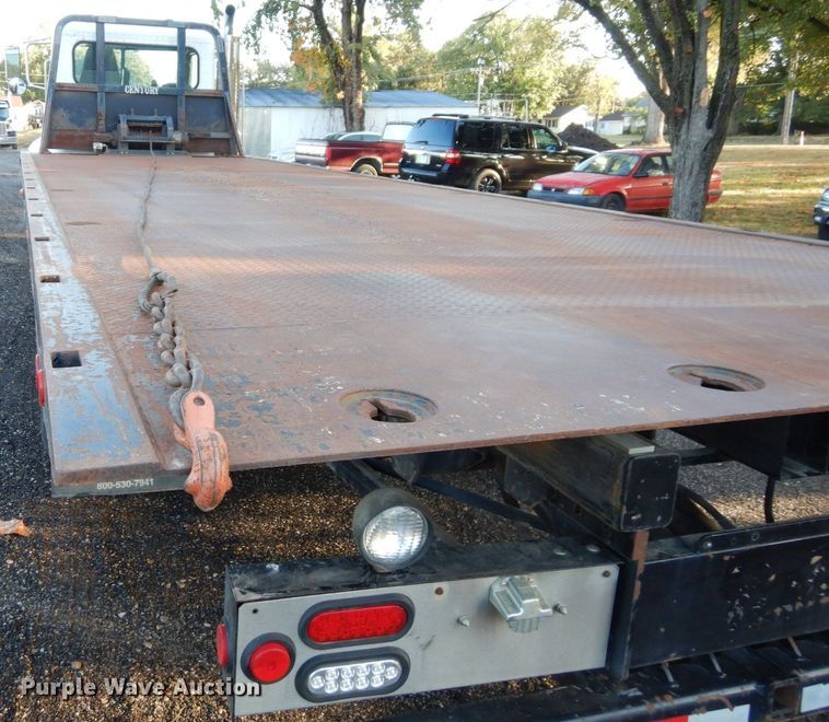 image for item DS1469 2012 Peterbilt 348  rollback truck