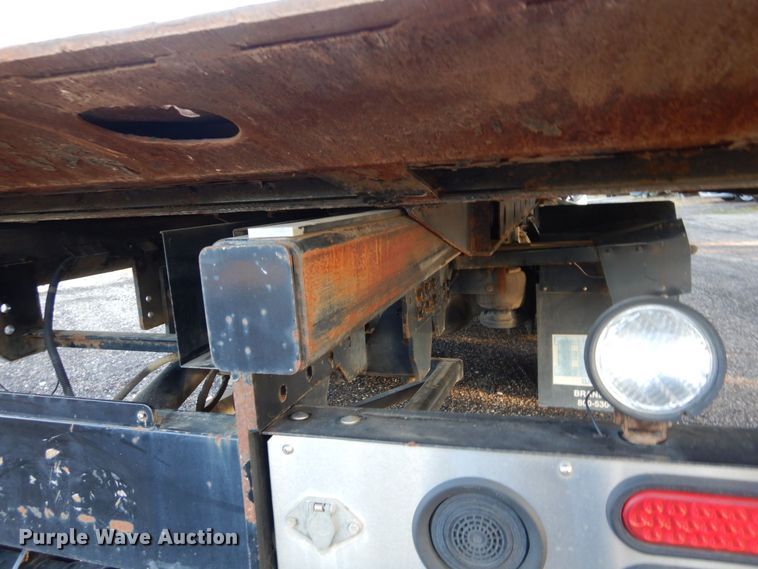 image for item DS1469 2012 Peterbilt 348  rollback truck