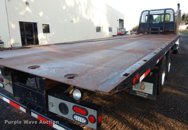 image for item DS1469 2012 Peterbilt 348  rollback truck