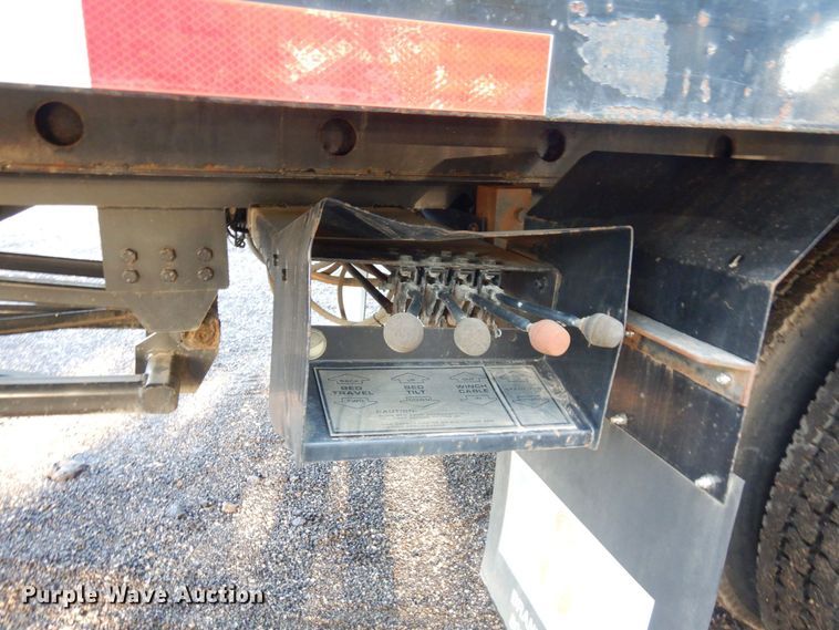 image for item DS1469 2012 Peterbilt 348  rollback truck