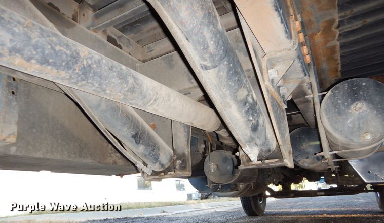 image for item DS1469 2012 Peterbilt 348  rollback truck