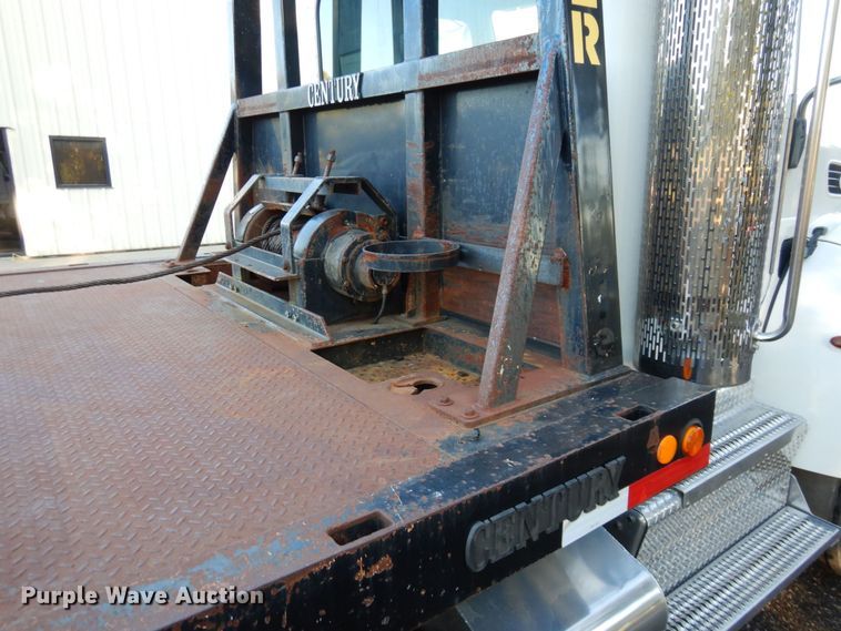 image for item DS1469 2012 Peterbilt 348  rollback truck