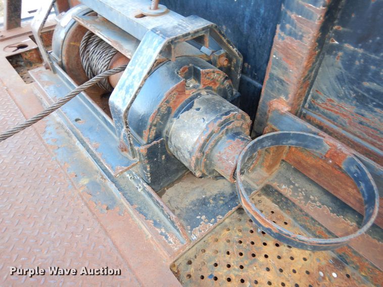 image for item DS1469 2012 Peterbilt 348  rollback truck