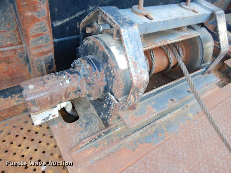 image for item DS1469 2012 Peterbilt 348  rollback truck