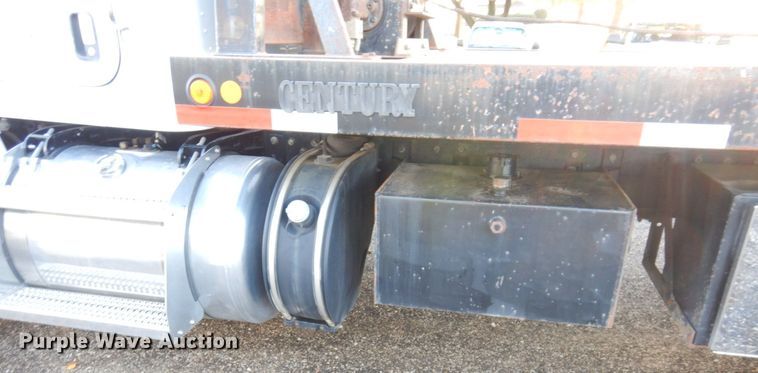 image for item DS1469 2012 Peterbilt 348  rollback truck