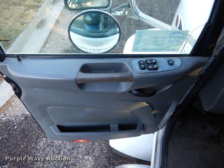 image for item DS1469 2012 Peterbilt 348  rollback truck