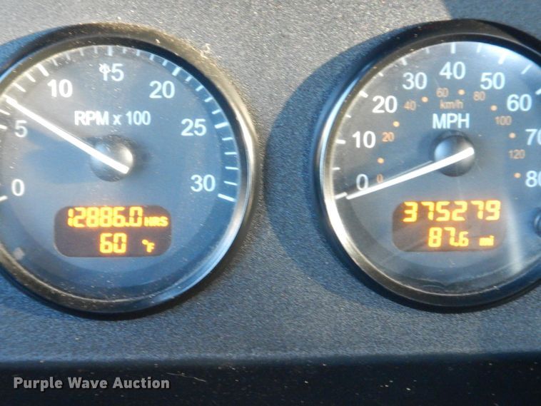 image for item DS1469 2012 Peterbilt 348  rollback truck