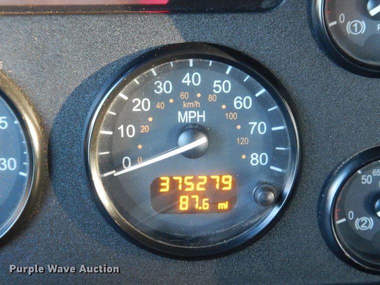 image for item DS1469 2012 Peterbilt 348  rollback truck