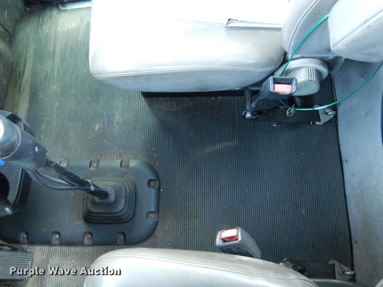 image for item DS1469 2012 Peterbilt 348  rollback truck