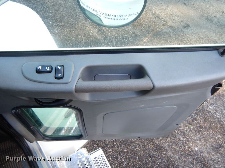 image for item DS1469 2012 Peterbilt 348  rollback truck