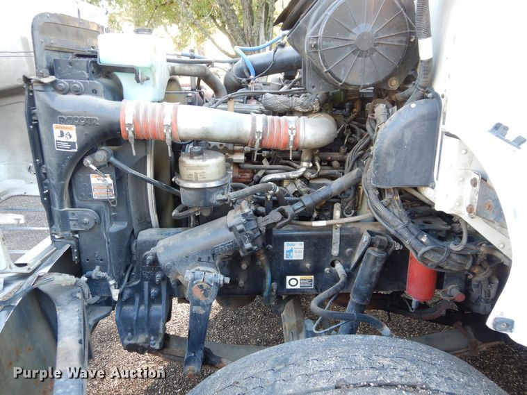 image for item DS1469 2012 Peterbilt 348  rollback truck