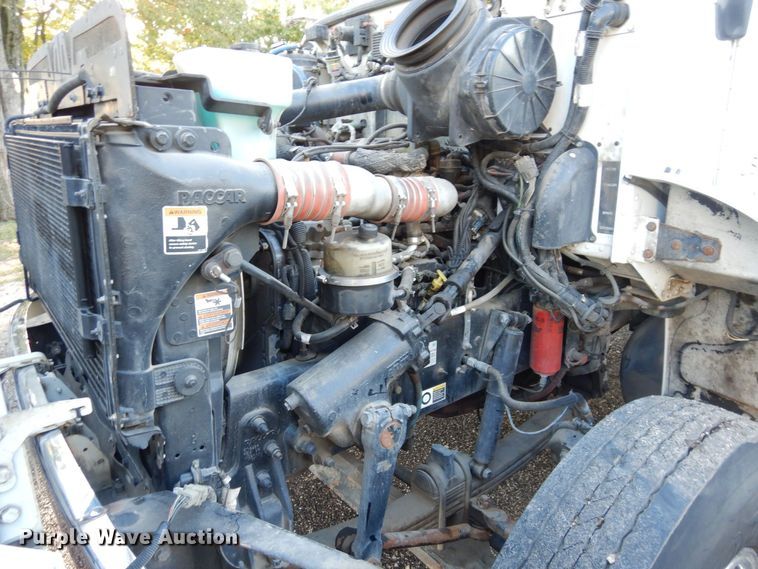 image for item DS1469 2012 Peterbilt 348  rollback truck