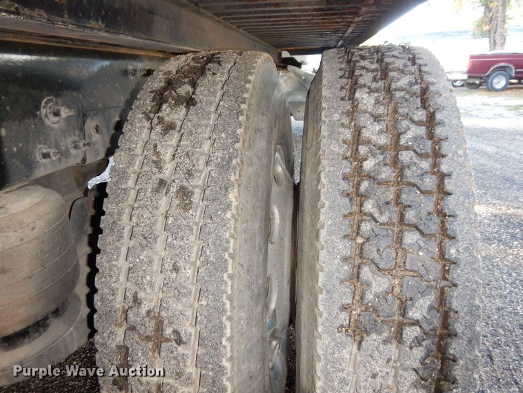 image for item DS1469 2012 Peterbilt 348  rollback truck