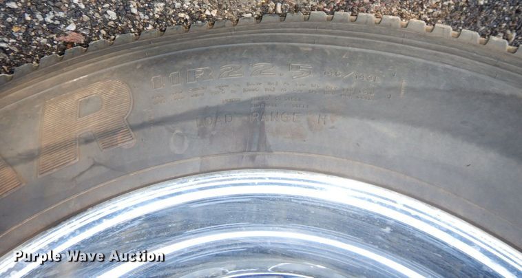 image for item DS1469 2012 Peterbilt 348  rollback truck