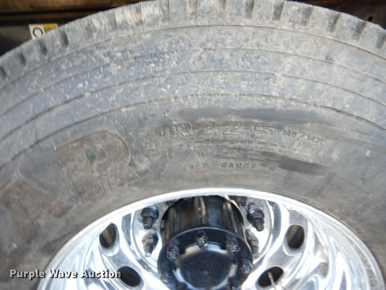 image for item DS1469 2012 Peterbilt 348  rollback truck