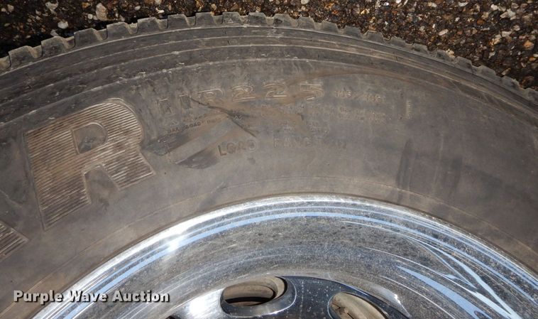 image for item DS1469 2012 Peterbilt 348  rollback truck