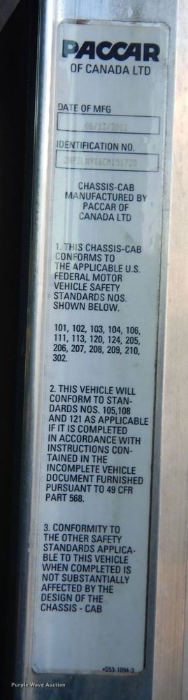 image for item DS1469 2012 Peterbilt 348  rollback truck