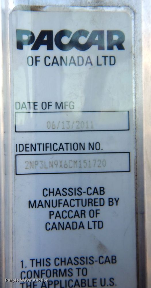 image for item DS1469 2012 Peterbilt 348  rollback truck