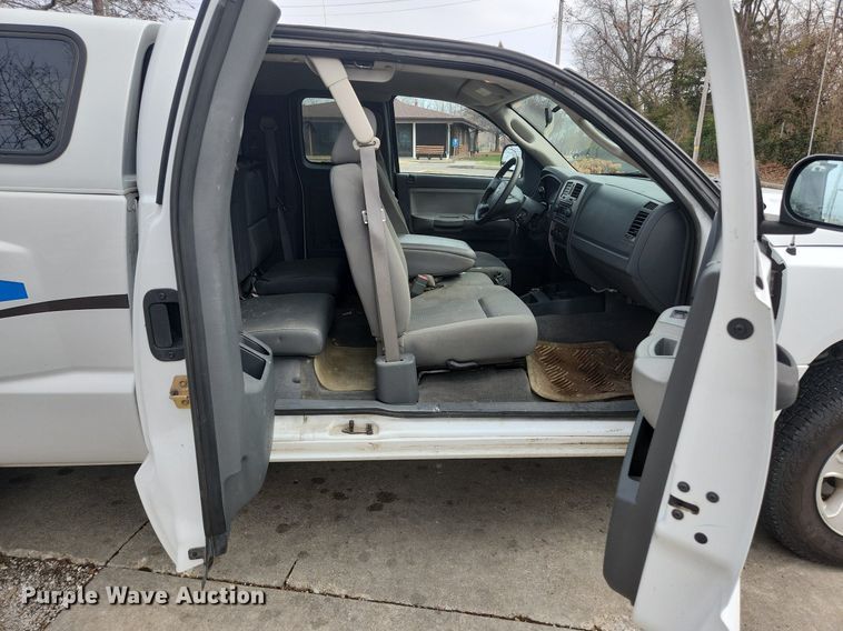 image for item EA9437 2006 Dodge Dakota SLT  Club Cab pickup truck