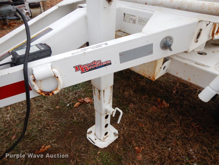 image for item HG9269 2013 Brooks Brothers  pole trailer