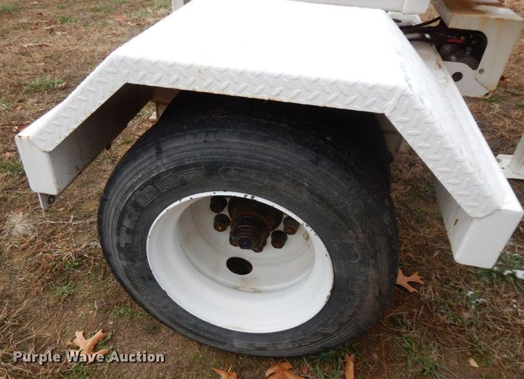 image for item HG9269 2013 Brooks Brothers  pole trailer