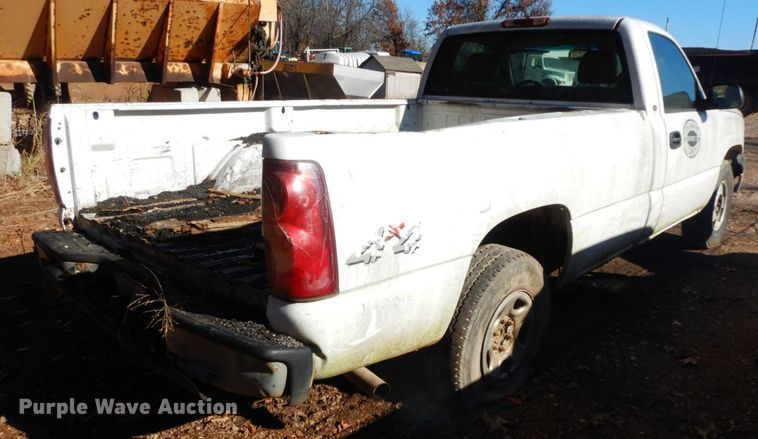 image for item HG9280 2003 Chevrolet Silverado 1500  pickup truck