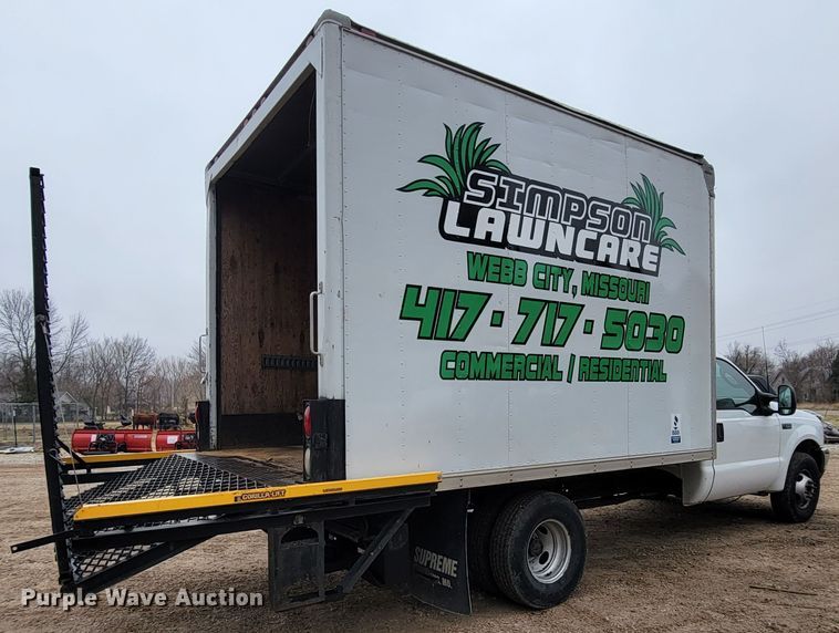image for item HG9359 2003 Ford F350 Super Duty XL  box truck