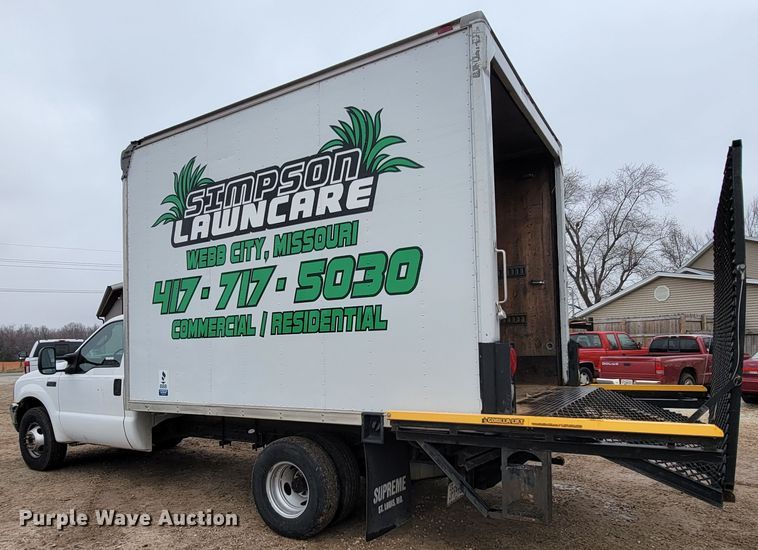 image for item HG9359 2003 Ford F350 Super Duty XL  box truck