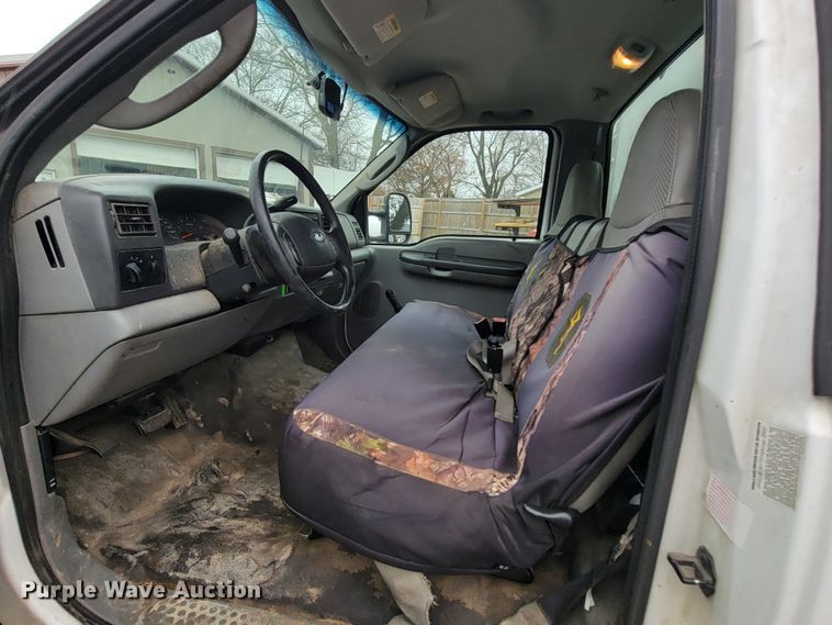 image for item HG9359 2003 Ford F350 Super Duty XL  box truck