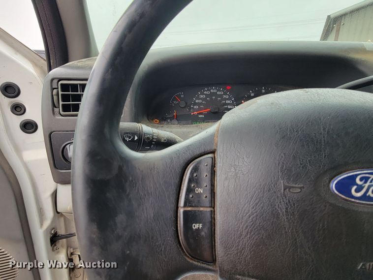 image for item HG9359 2003 Ford F350 Super Duty XL  box truck
