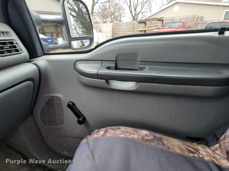 image for item HG9359 2003 Ford F350 Super Duty XL  box truck