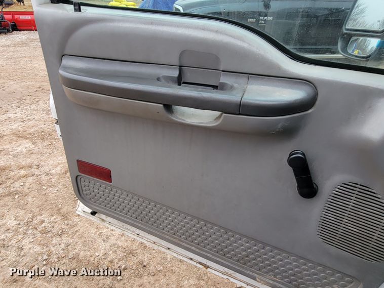 image for item HG9359 2003 Ford F350 Super Duty XL  box truck