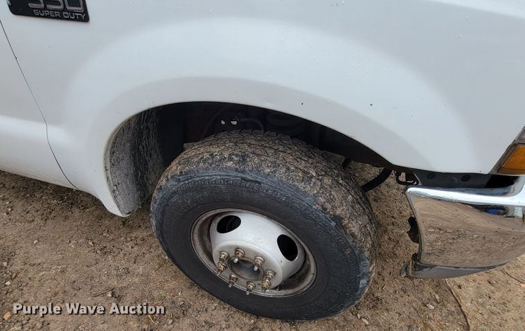 image for item HG9359 2003 Ford F350 Super Duty XL  box truck