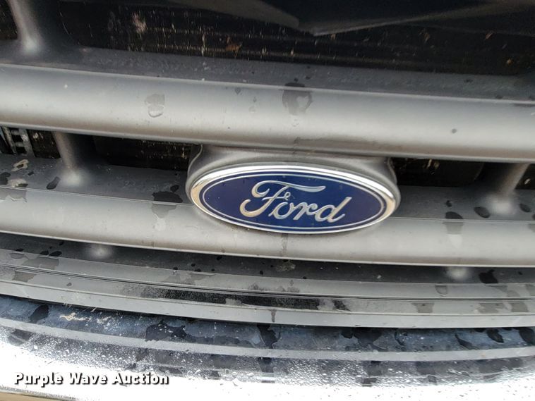 image for item HG9359 2003 Ford F350 Super Duty XL  box truck