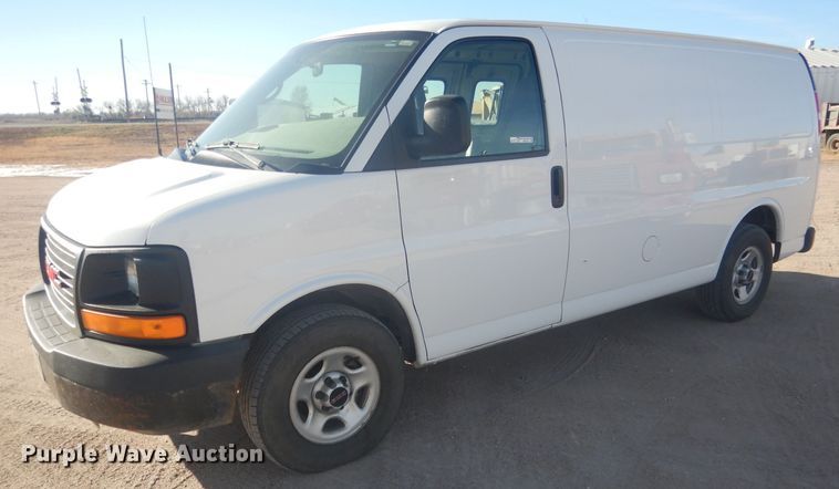image for item HQ9538 2005 GMC Savana G1500  van