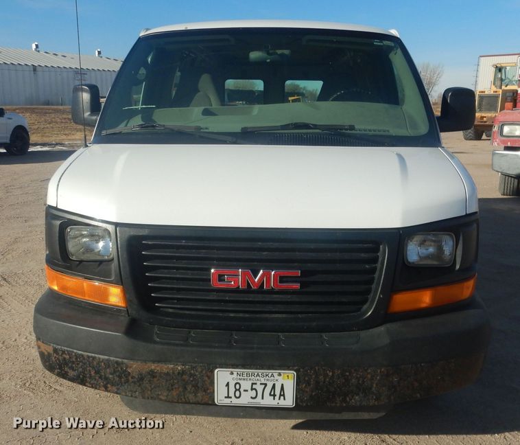 image for item HQ9538 2005 GMC Savana G1500  van