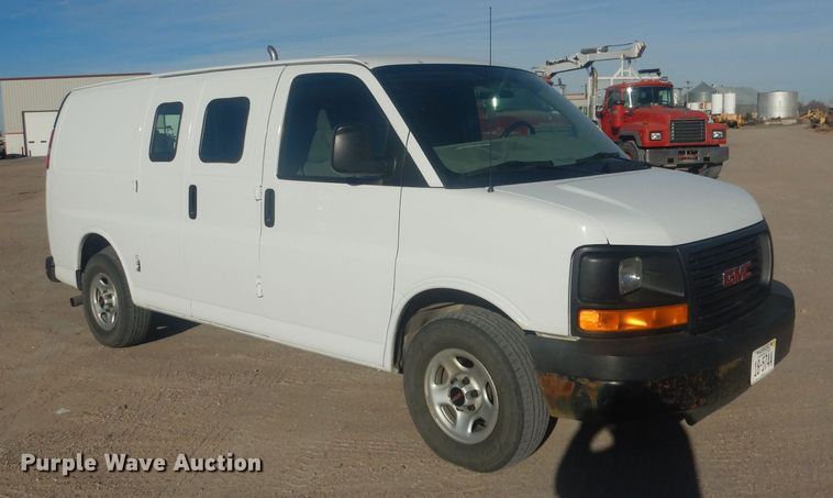 image for item HQ9538 2005 GMC Savana G1500  van