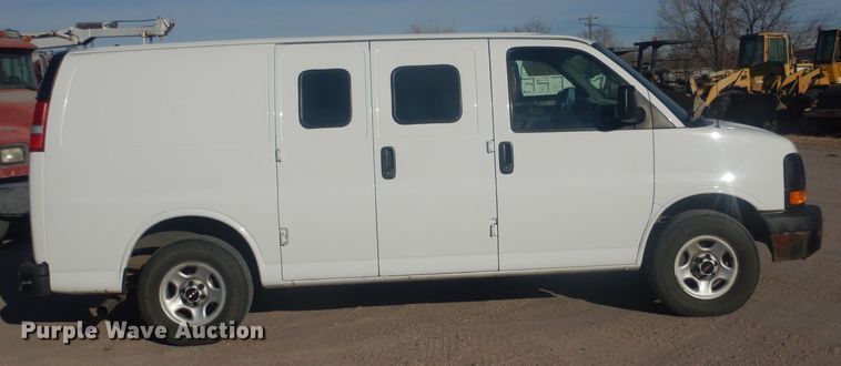 image for item HQ9538 2005 GMC Savana G1500  van