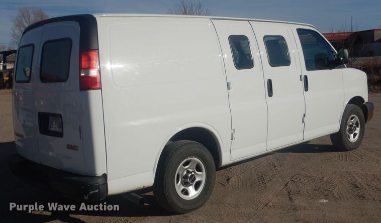 image for item HQ9538 2005 GMC Savana G1500  van