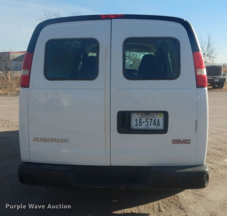 image for item HQ9538 2005 GMC Savana G1500  van