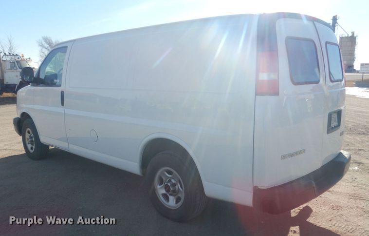 image for item HQ9538 2005 GMC Savana G1500  van