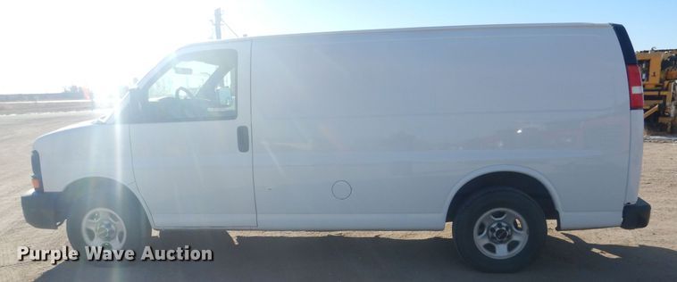 image for item HQ9538 2005 GMC Savana G1500  van