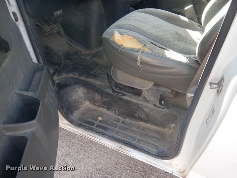 image for item HQ9538 2005 GMC Savana G1500  van