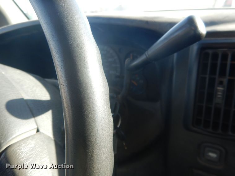 image for item HQ9538 2005 GMC Savana G1500  van