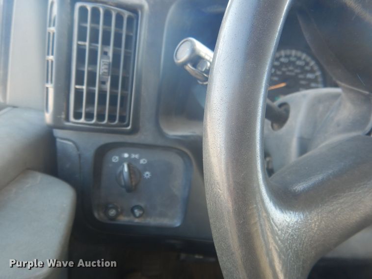 image for item HQ9538 2005 GMC Savana G1500  van